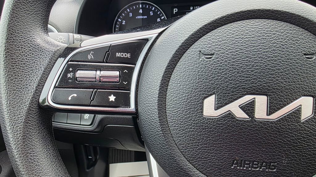 Used 2023 Kia Forte LXS image 29
