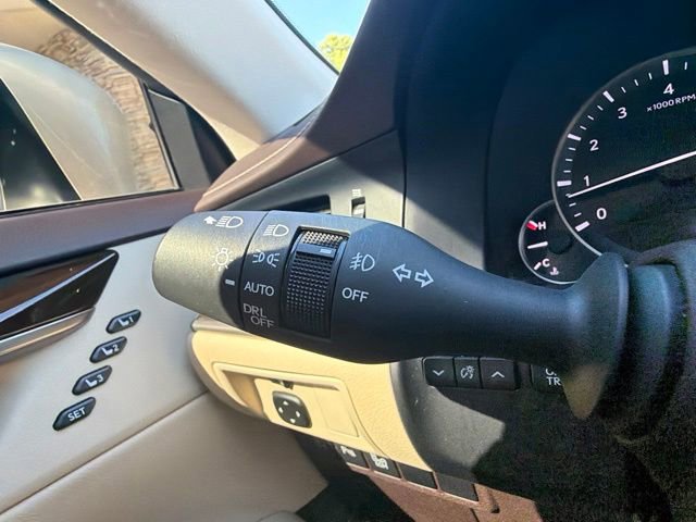 Used 2018 Lexus ES 350 w/ Luxury Package w/Wood Trim FWD image 25