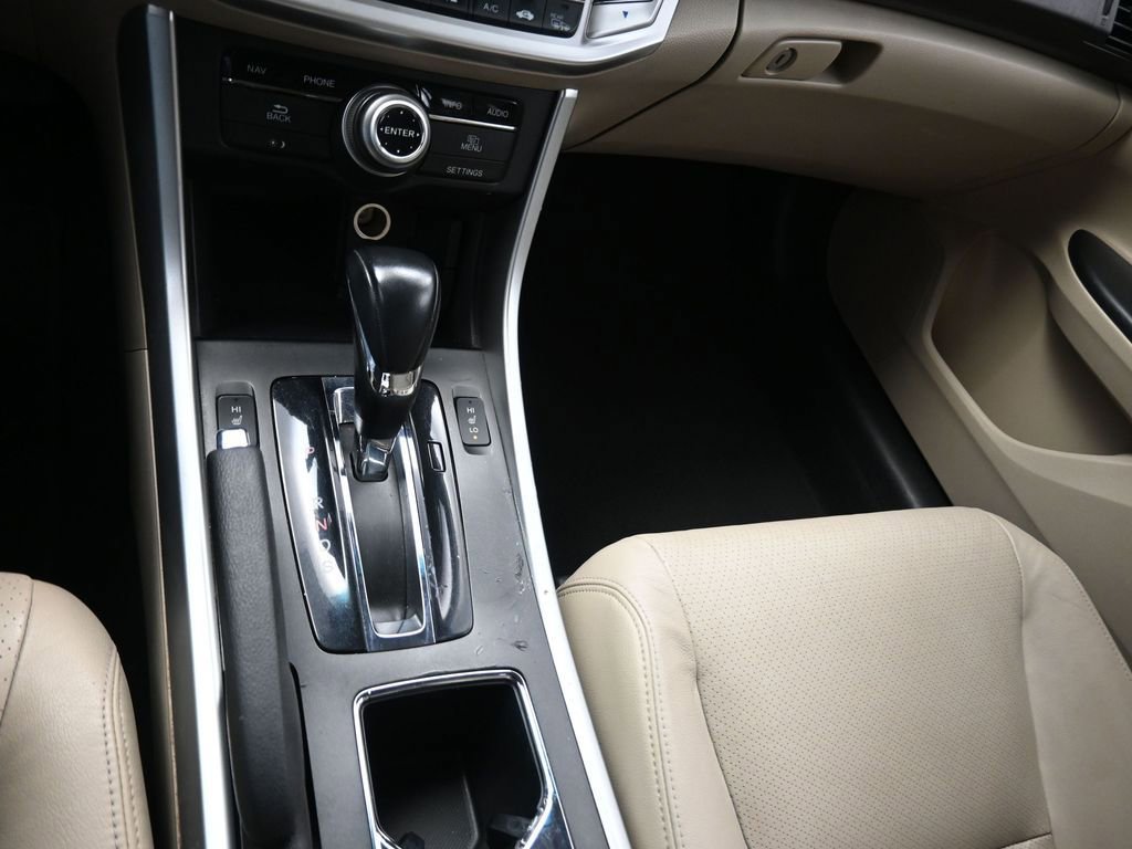 Used 2013 Honda Accord Touring image 9