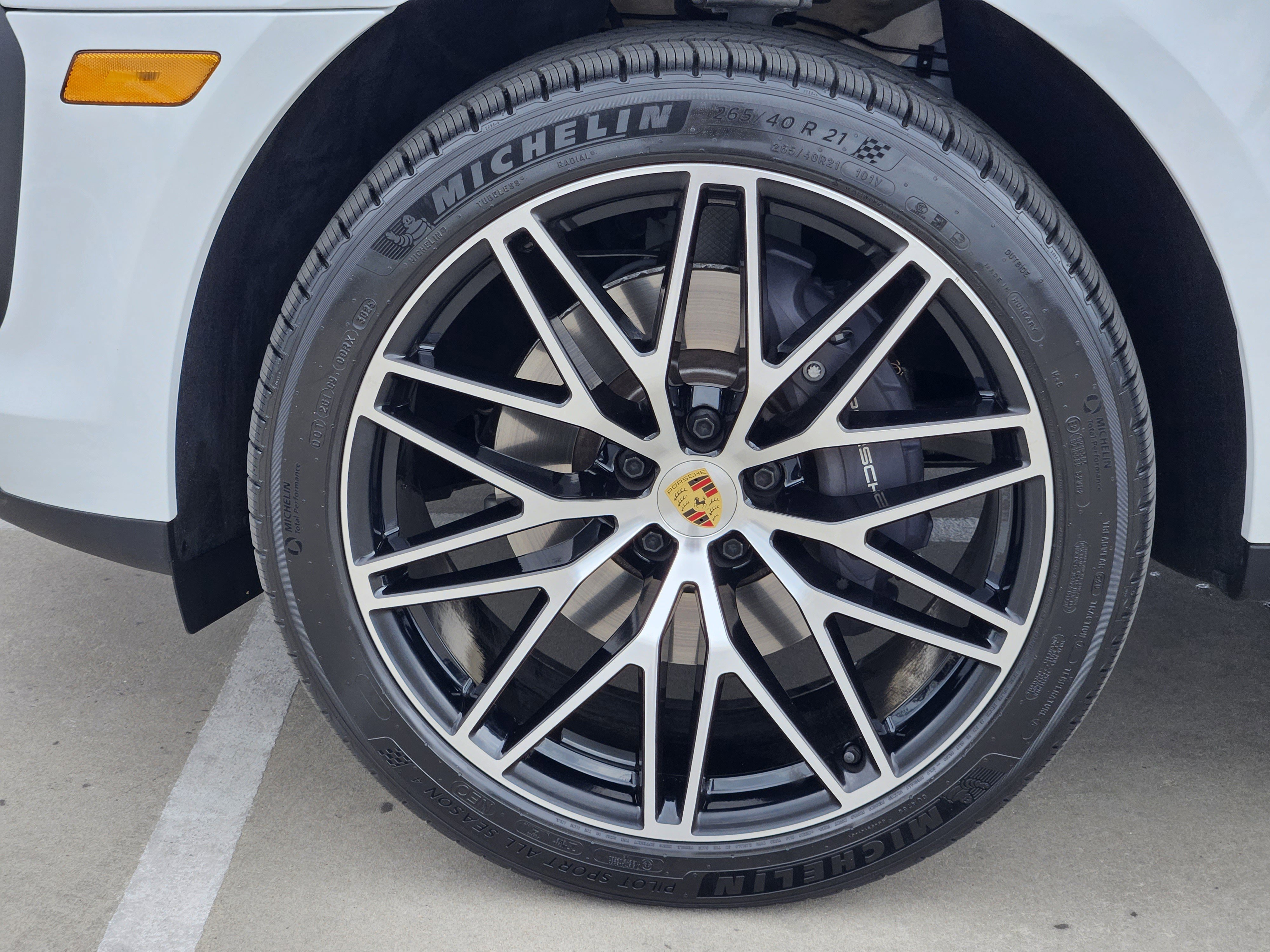 Certified 2026 Porsche Macan image 14