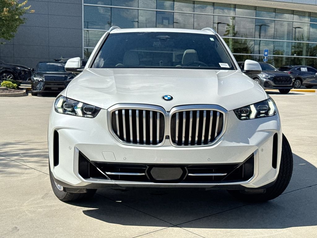 Used 2025 BMW X5 xDrive40i w/ Premium Package AWD/4WD image 4