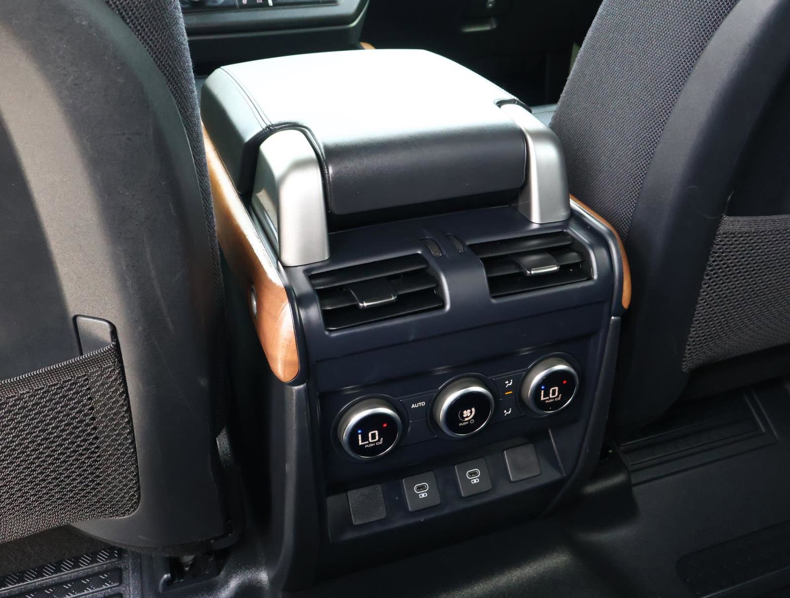 Used 2024 Land Rover Defender 130 X image 13