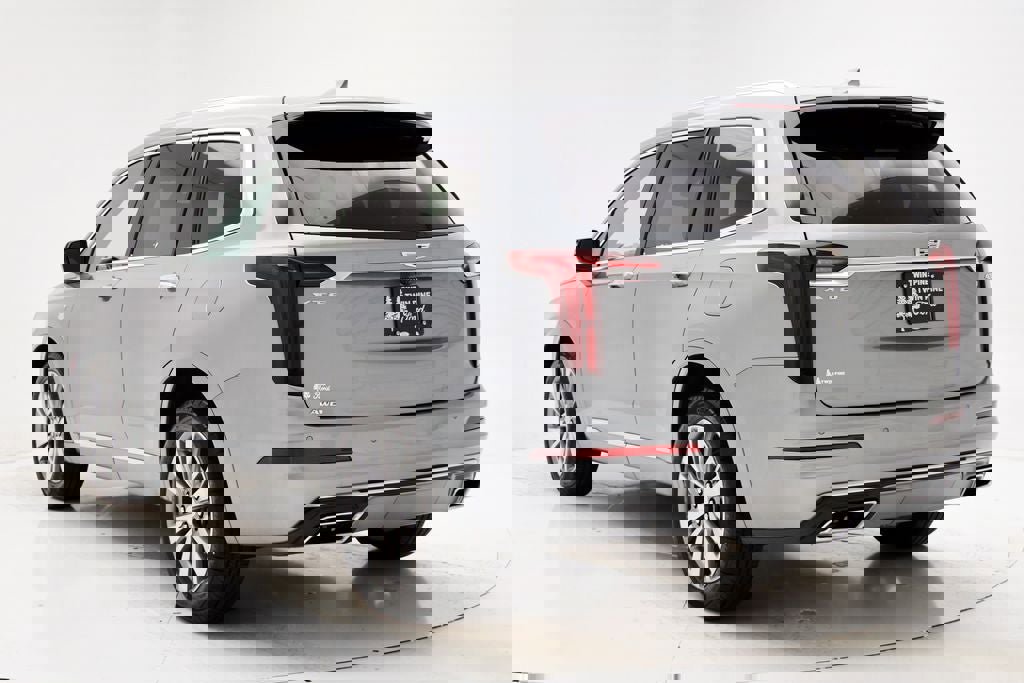 Used 2025 Cadillac XT6 Premium Luxury image 8