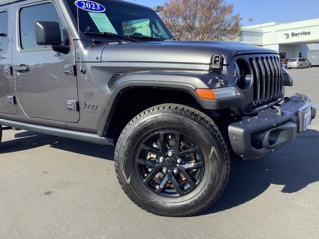 Used 2023 Jeep Wrangler Sport S image 3