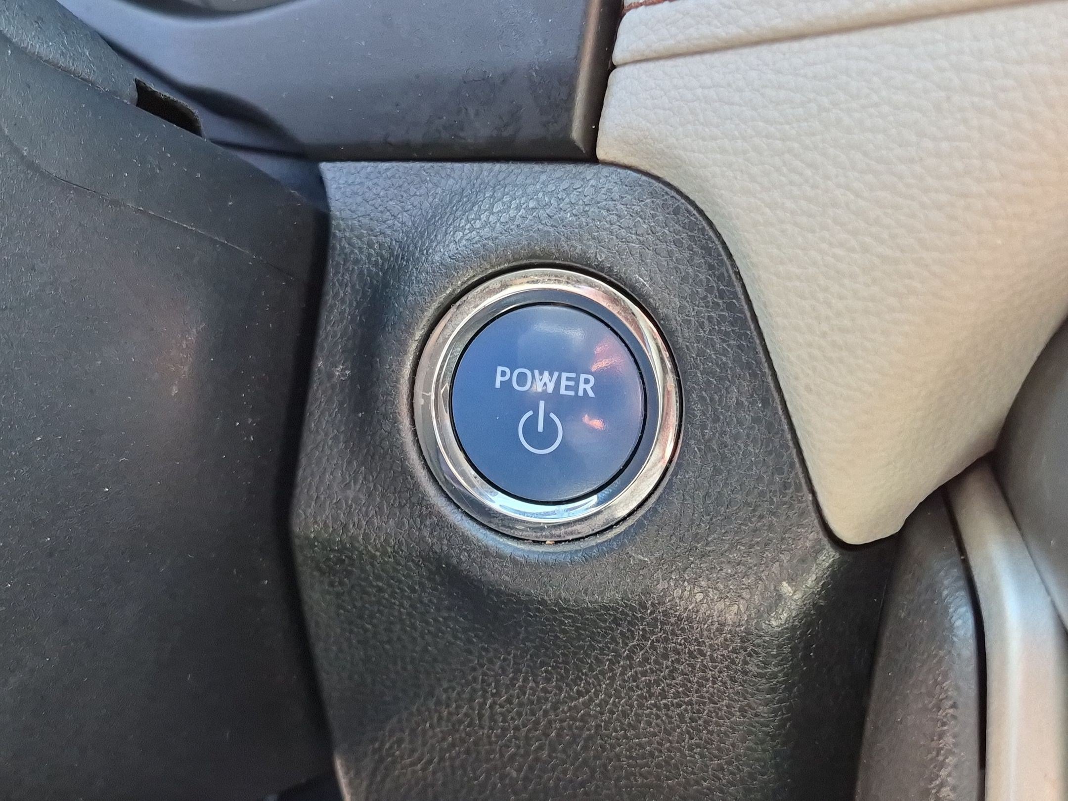 Used 2020 Toyota RAV4 Limited AWD/4WD image 17