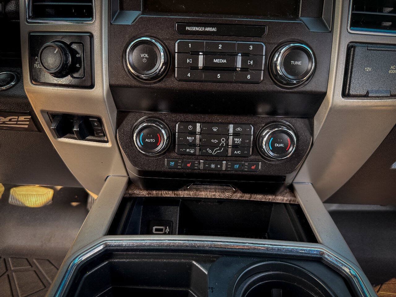 Used 2019 Ford F250 Lariat w/ Lariat Ultimate Package AWD/4WD image 23