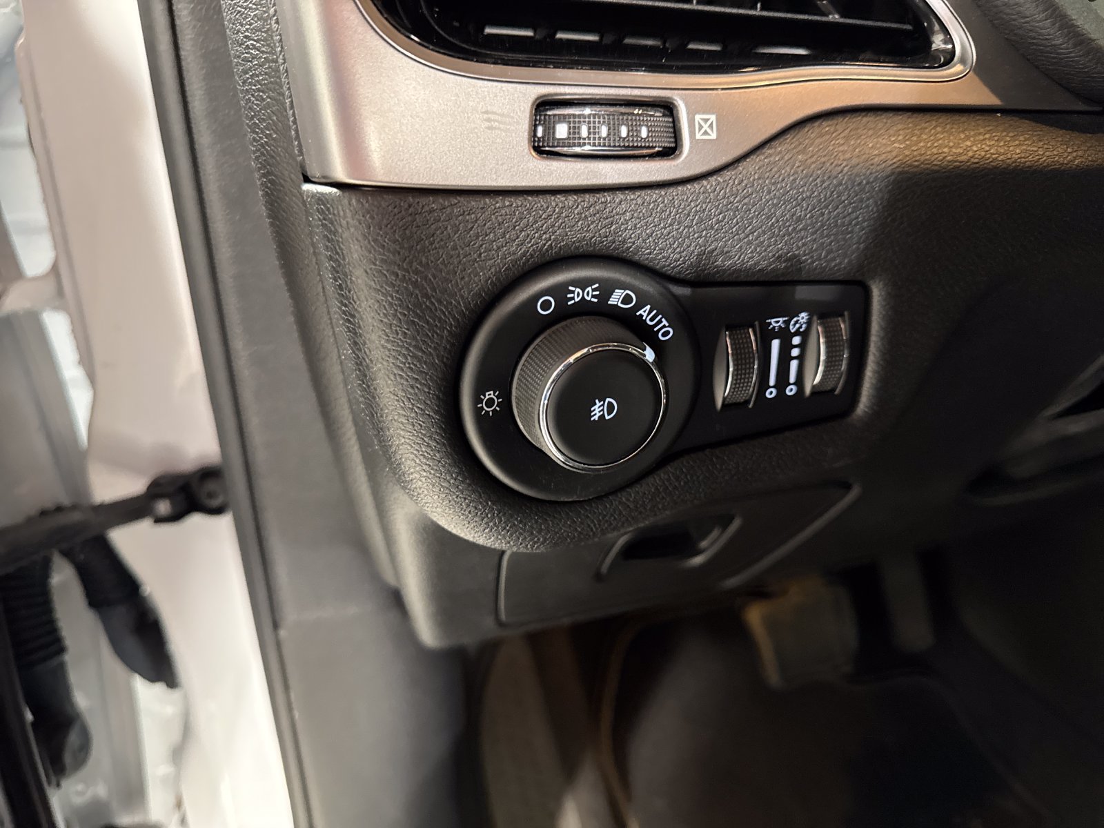 Used 2021 Jeep Cherokee Latitude Lux 80th Anniv w/ Quick Order Package 26U 80TH AWD/4WD image 14