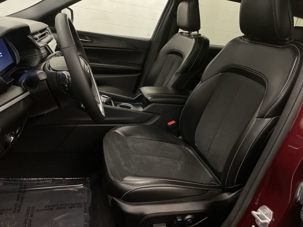 Used 2024 Jeep Grand Cherokee L Altitude AWD/4WD image 13