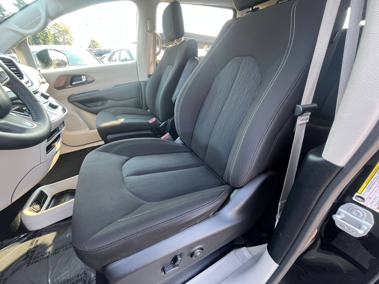 Used 2024 Chrysler Voyager LX FWD image 38