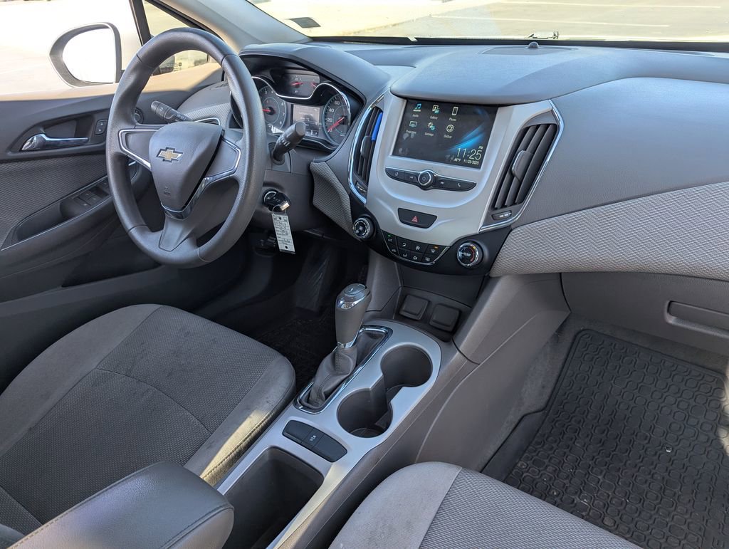Used 2018 Chevrolet Cruze LS FWD image 28