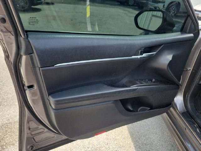 Used 2022 Toyota Camry SE FWD image 22