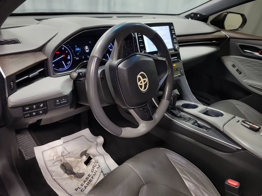 Used 2019 Toyota Avalon Limited image 13