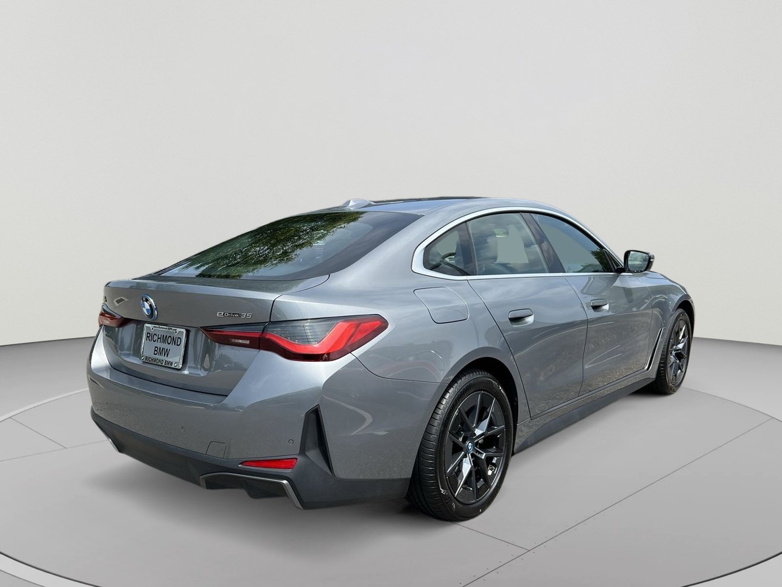 Used 2024 BMW i4 eDrive35 w/ Premium Package RWD image 9