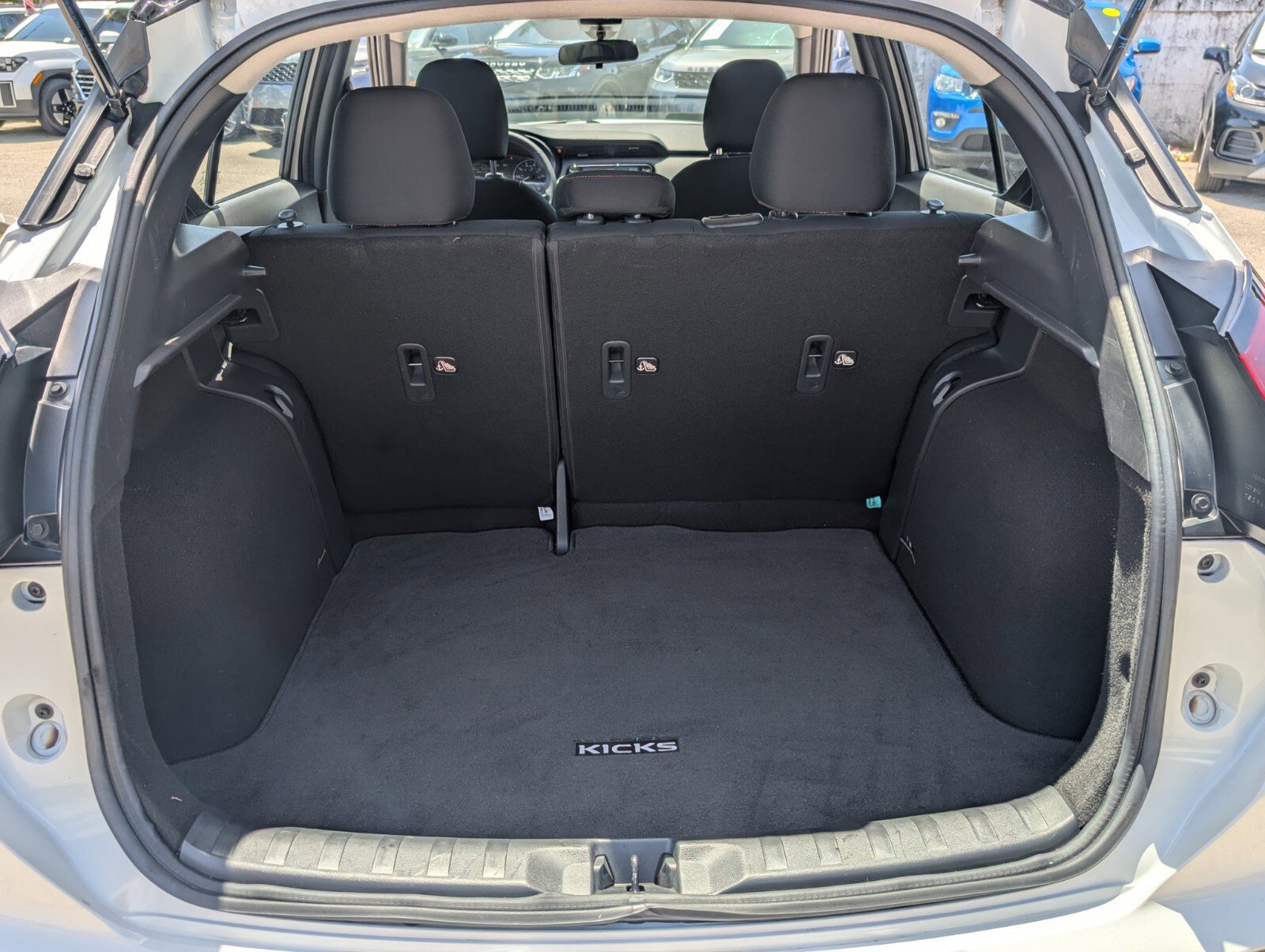 Certified 2023 Nissan Kicks SR FWD image 12