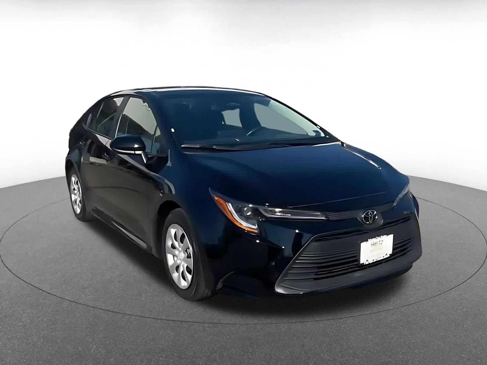 Used 2025 Toyota Corolla LE image 3