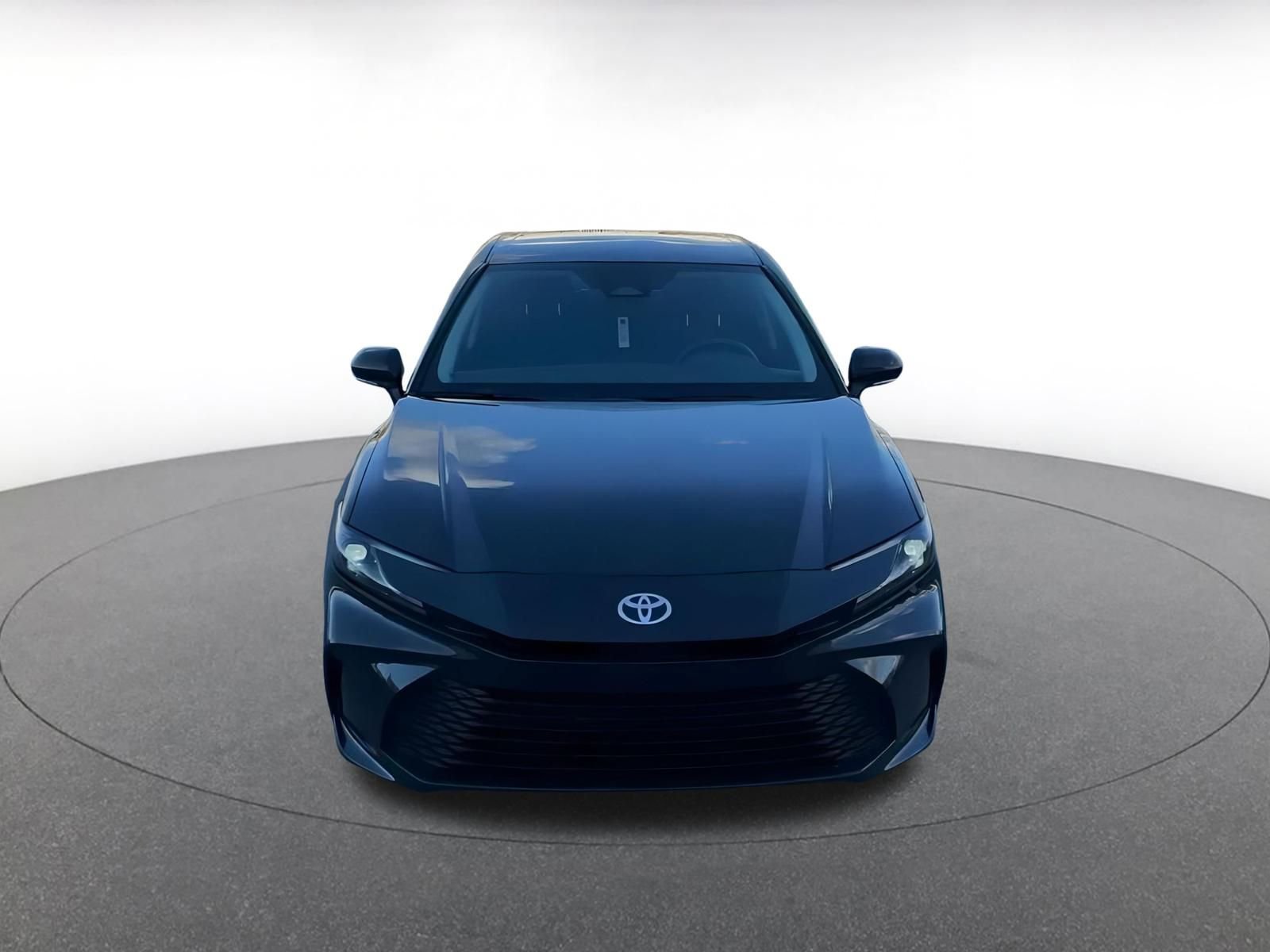 Used 2025 Toyota Camry LE image 4