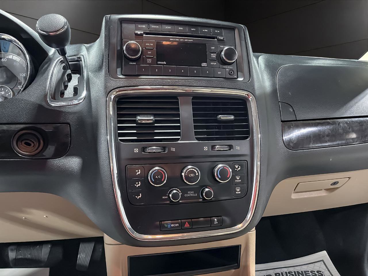 Used 2016 Dodge Grand Caravan SXT image 15