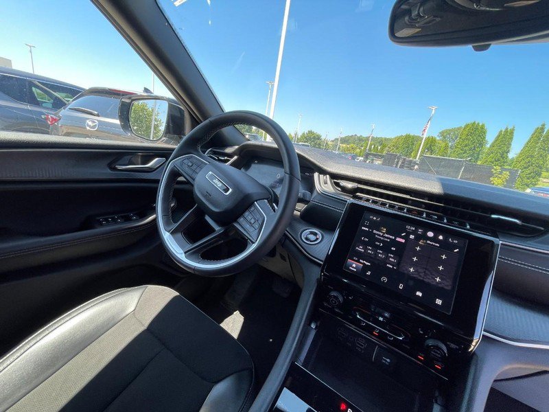 Used 2024 Jeep Grand Cherokee L Laredo AWD/4WD image 8