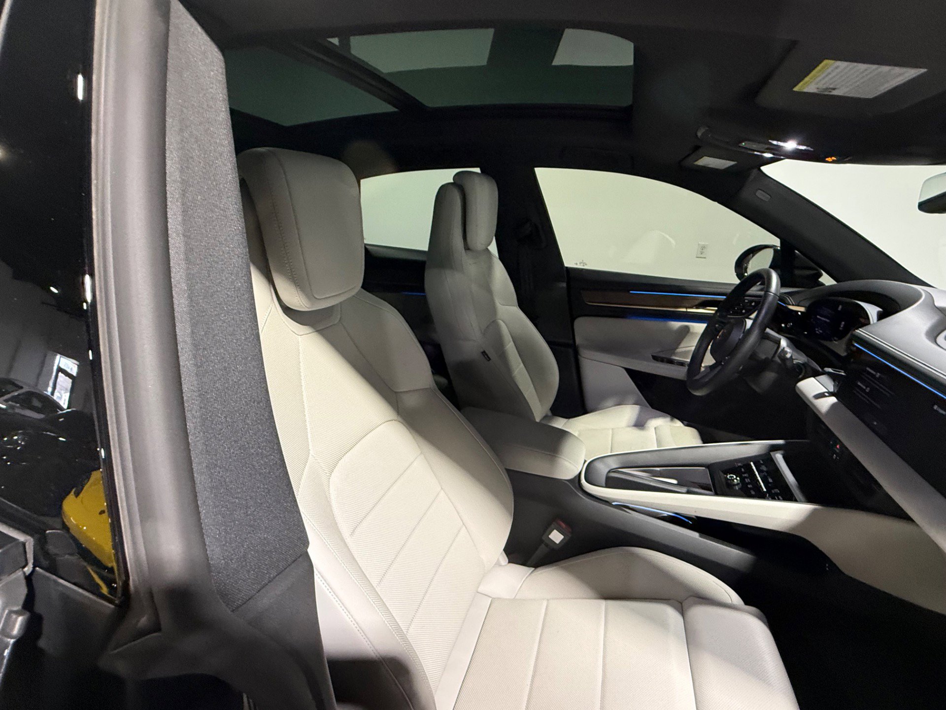 Used 2024 Porsche Macan 4 Electric w/ Premium Package image 69