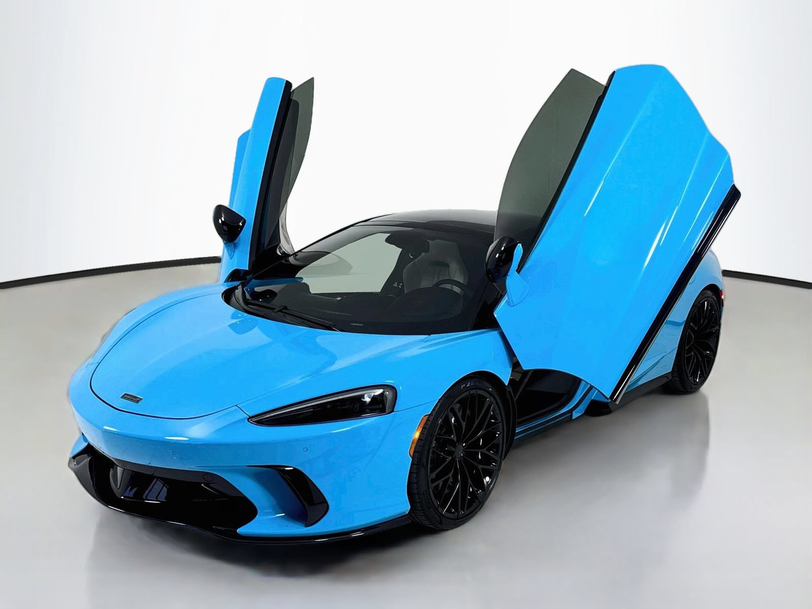 Used 2025 McLaren GTS RWD image 3