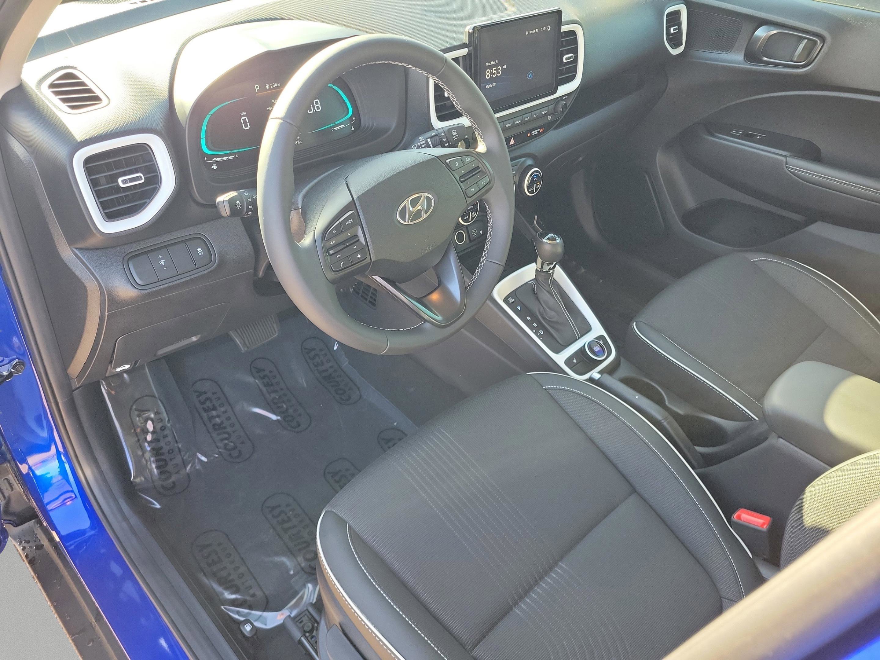 Certified 2024 Hyundai Venue Limited image 15