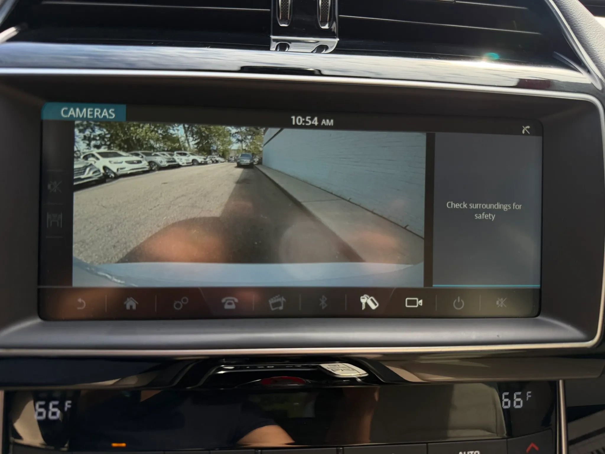 Used 2019 Jaguar XE Premium image 28