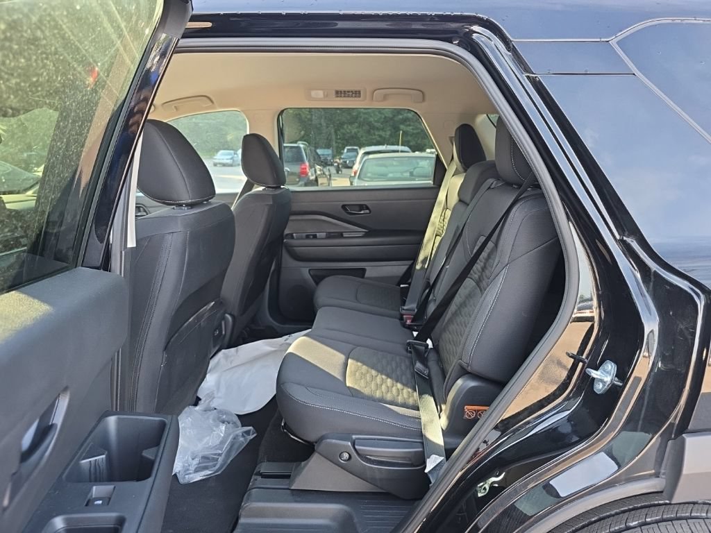 Used 2025 Nissan Pathfinder SV AWD/4WD image 8