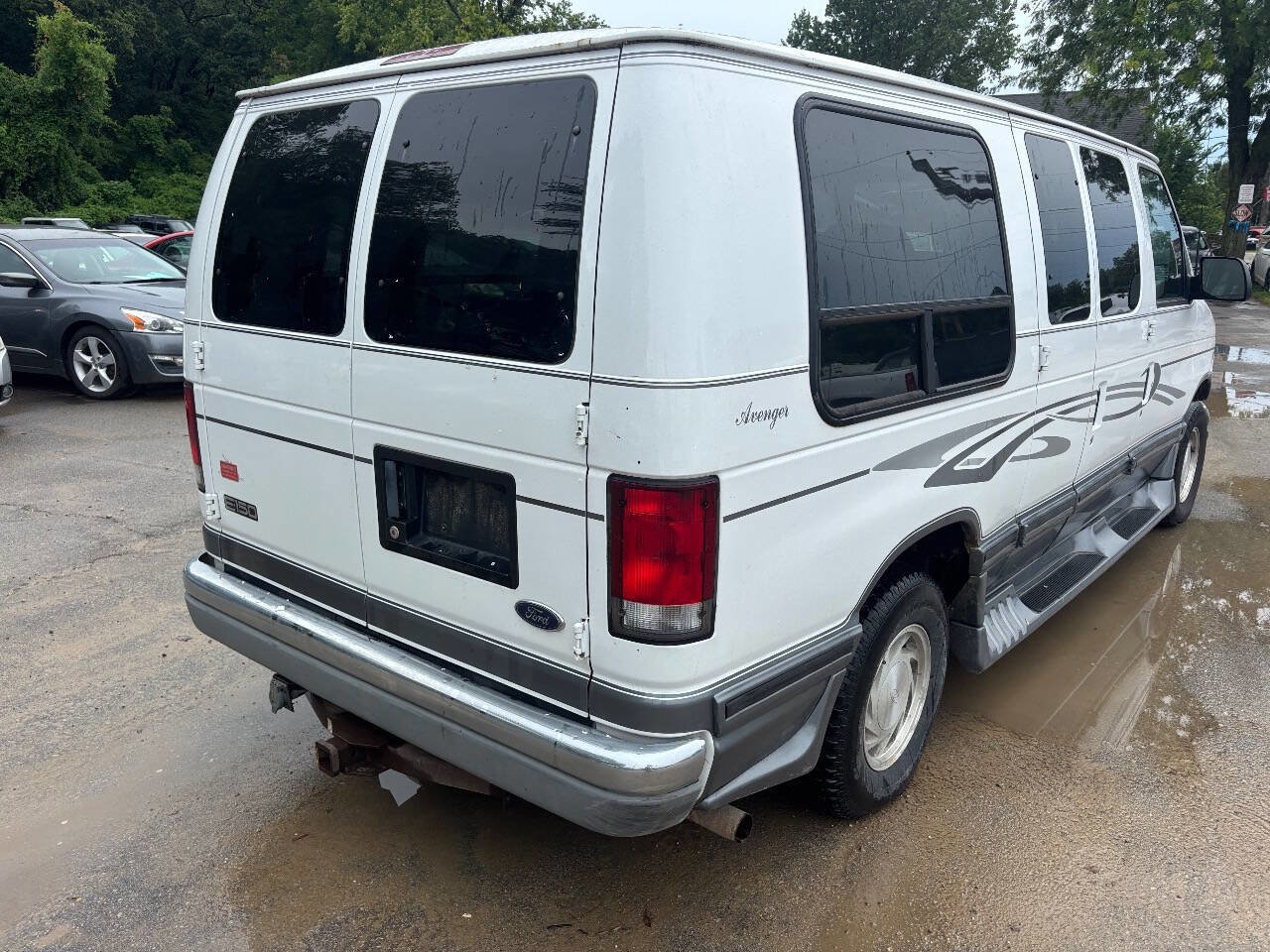 Used 2000 Ford E-150 and Econoline 150 image 3