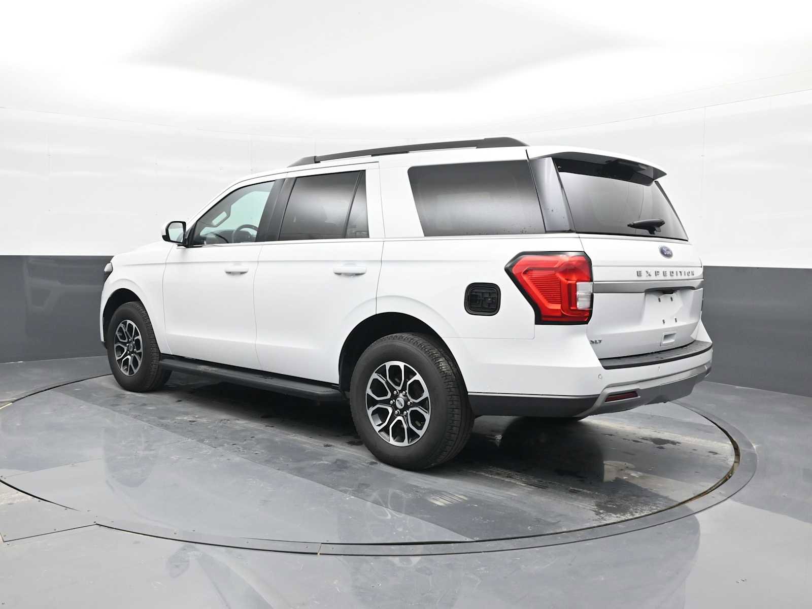 Used 2024 Ford Expedition XLT image 6