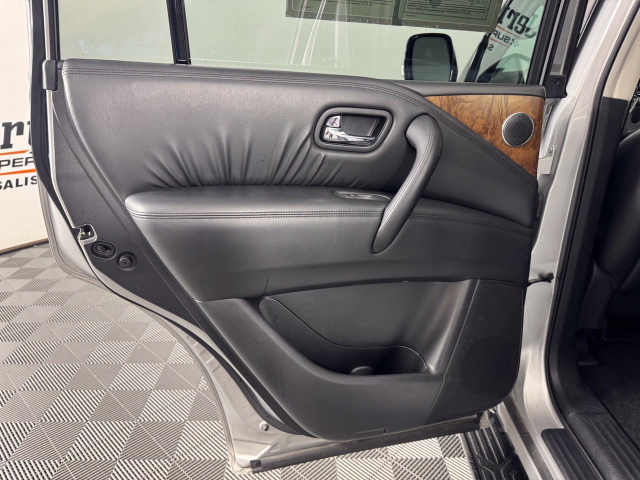 Used 2024 Nissan Armada SL w/ Captain's Chairs Package AWD/4WD image 32