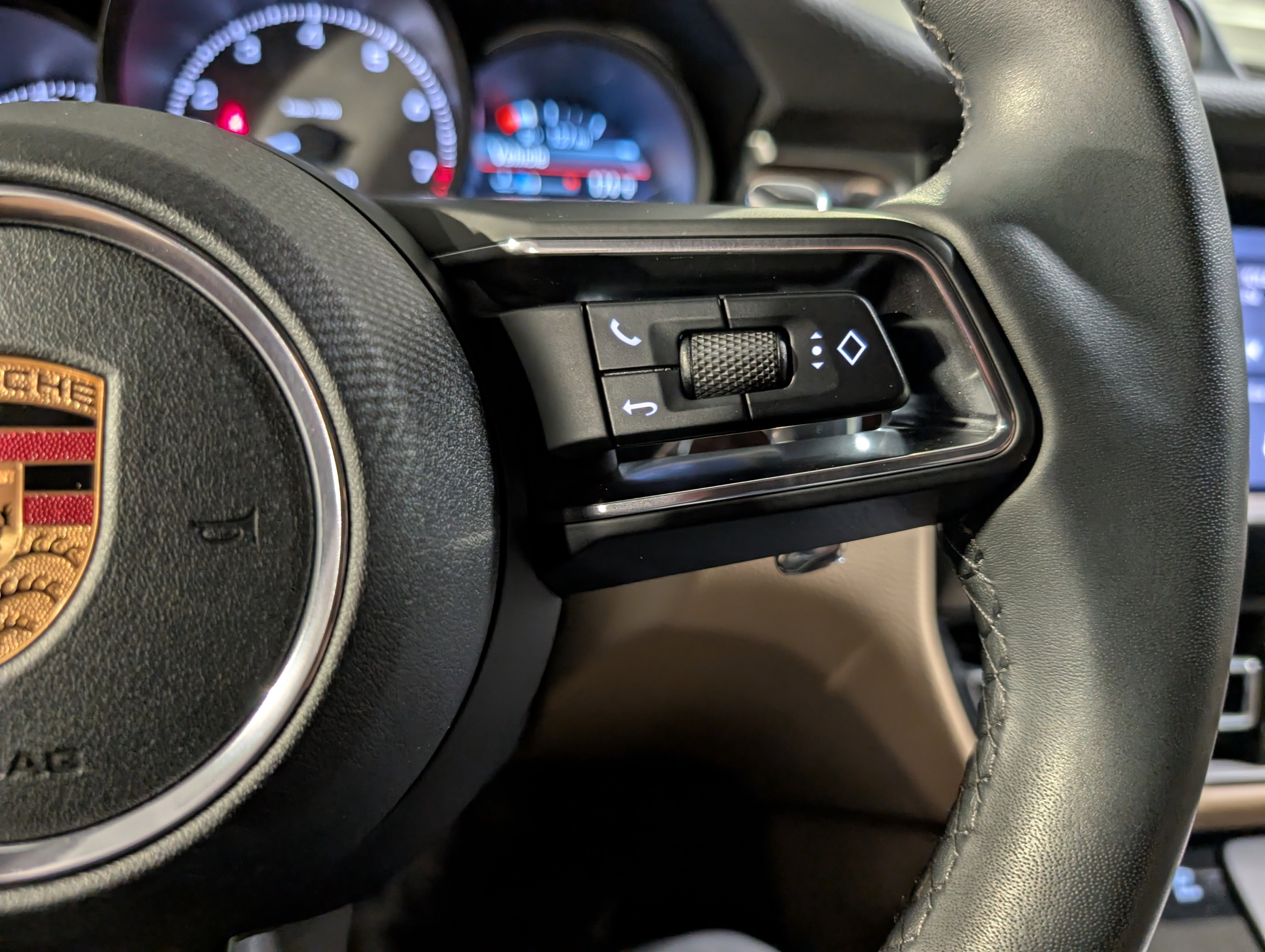 Certified 2023 Porsche Macan S AWD/4WD image 30