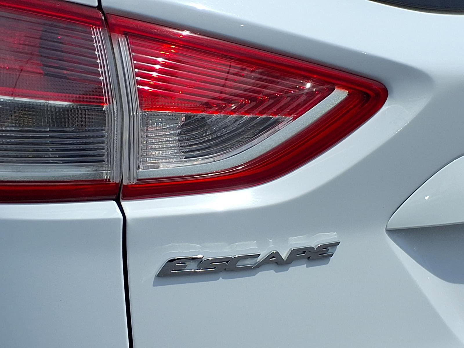 Used 2015 Ford Escape SE AWD/4WD image 21