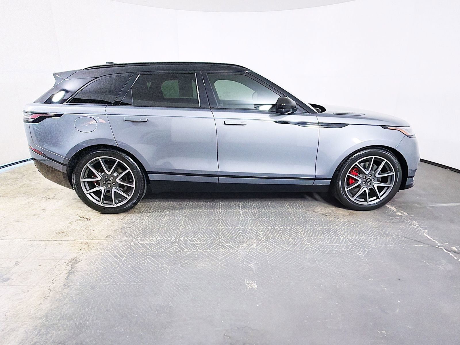 Certified 2025 Land Rover Range Rover Velar Dynamic SE AWD/4WD image 6