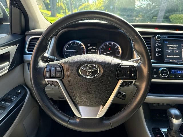 Used 2018 Toyota Highlander XLE AWD/4WD image 22