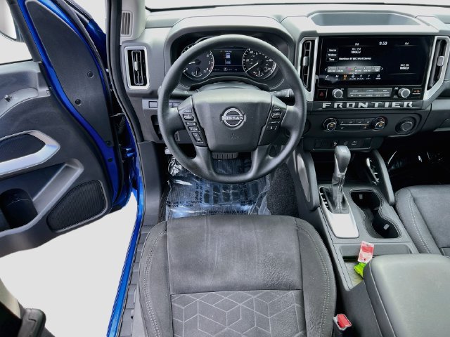 Certified 2025 Nissan Frontier SV w/ Tow Package RWD image 17