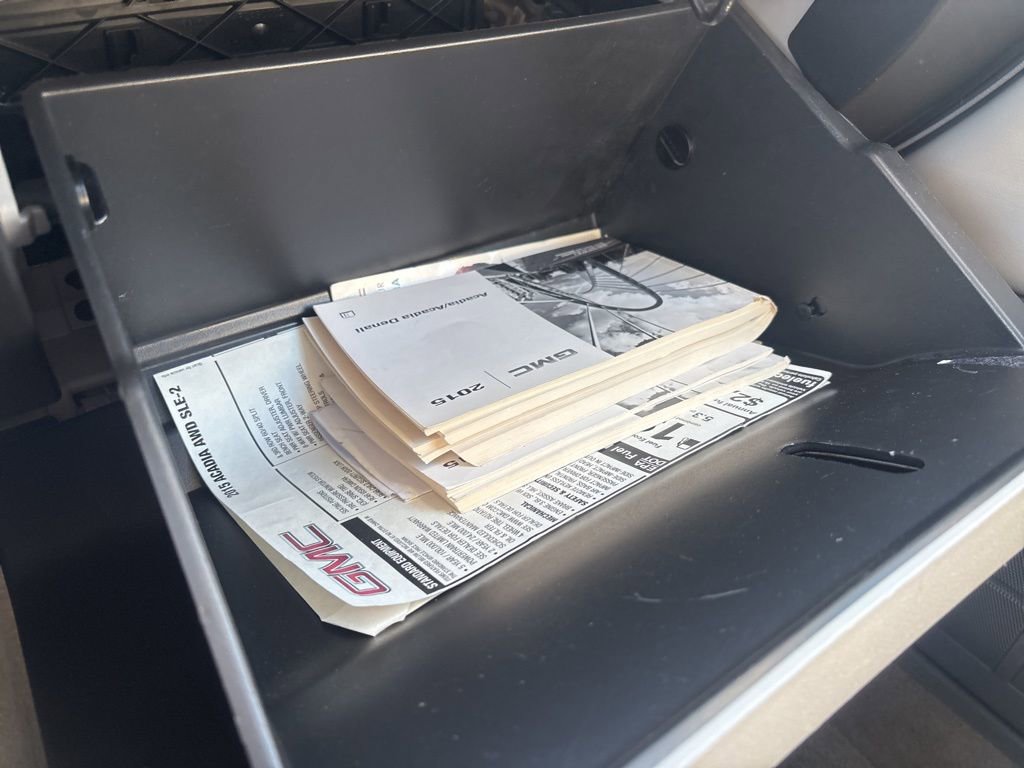 Used 2015 GMC Acadia SLE image 29