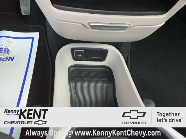 Used 2023 Chrysler Pacifica Touring-L image 29