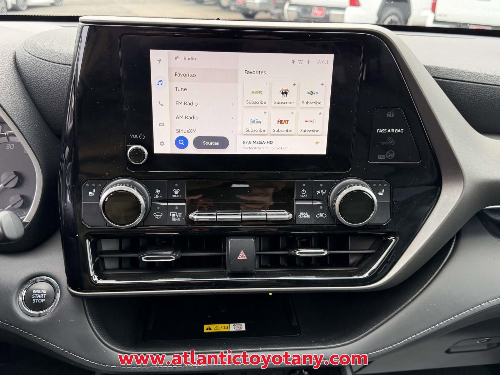 Used 2023 Toyota Highlander XLE image 27