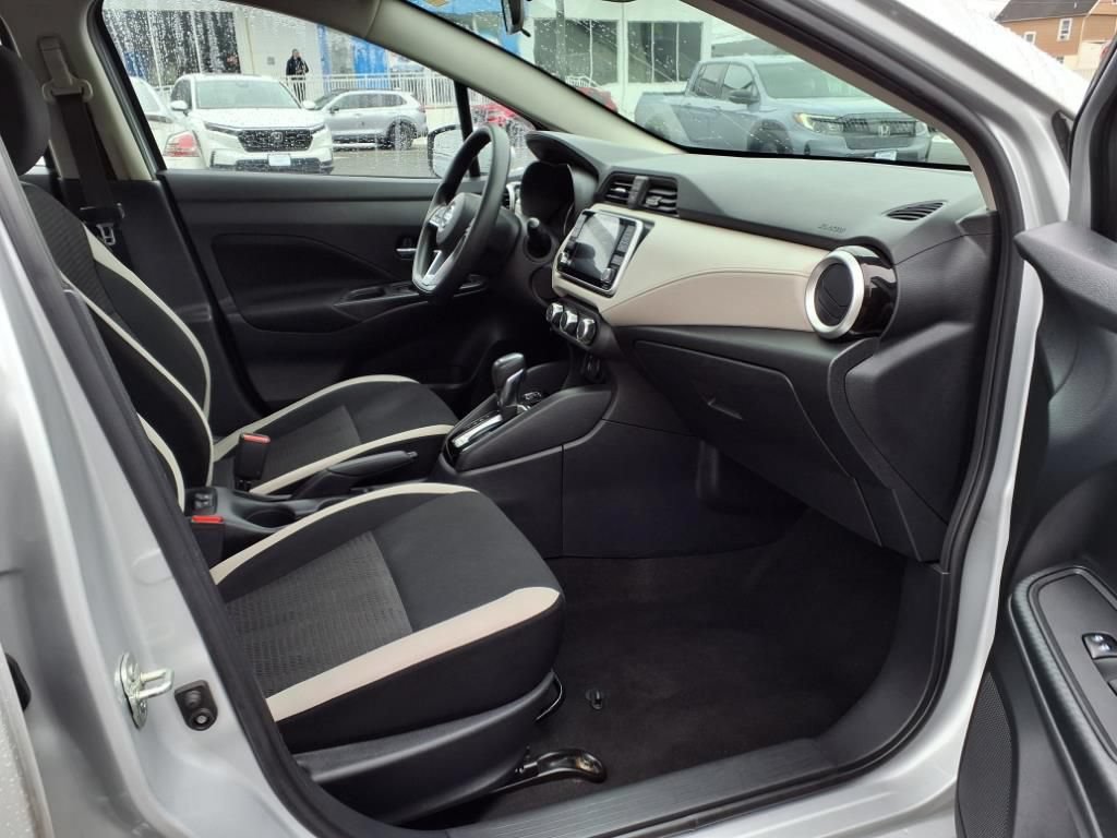 Used 2021 Nissan Versa SV FWD image 11