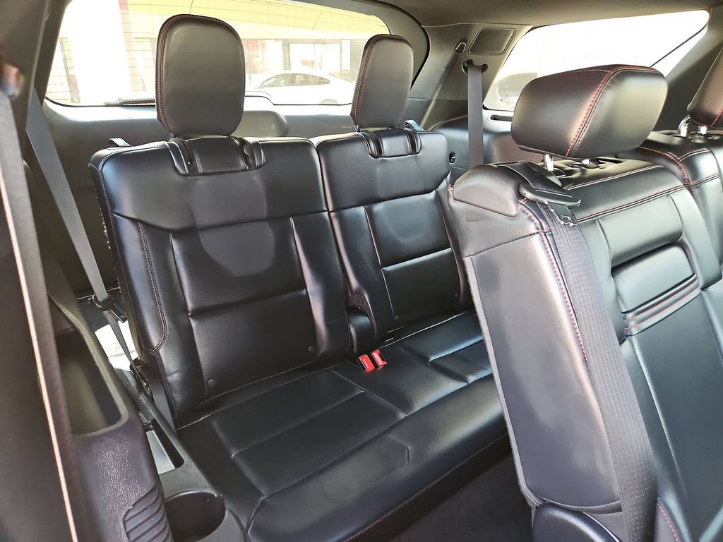 Used 2025 Ford Explorer ST-Line w/ ST-Line Street Pack AWD/4WD image 30
