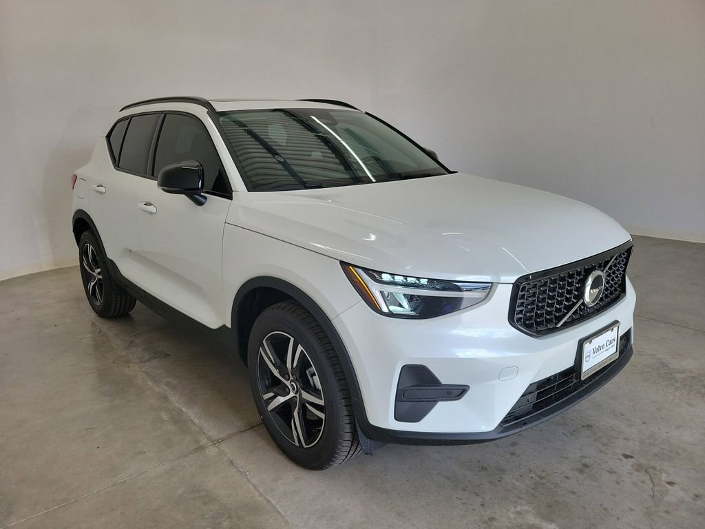 New 2026 Volvo XC40 B4 Core image 4