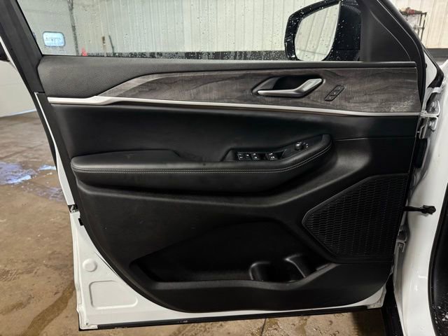 Used 2023 Jeep Grand Cherokee L Limited image 13