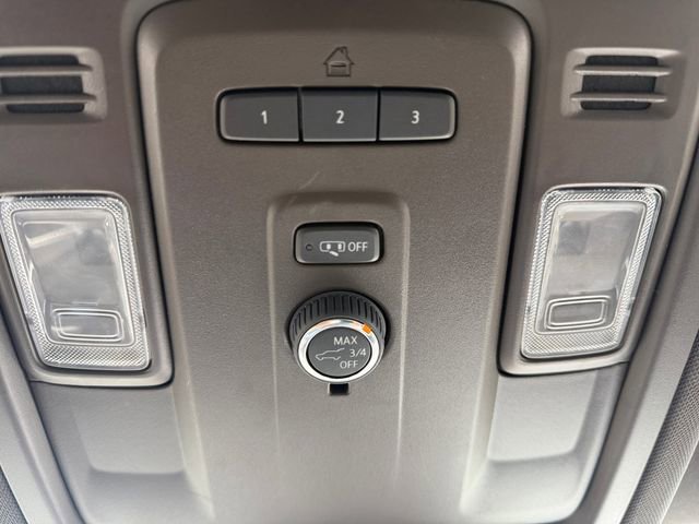 Used 2024 Chevrolet Suburban LT image 31