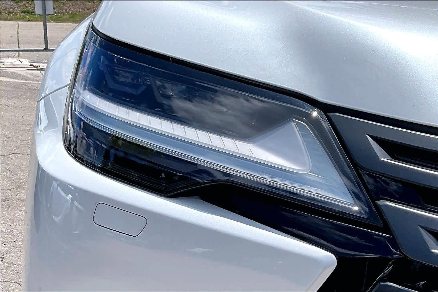 Used 2025 Lexus LX 700h Overtrail w/ Accessory Package (Z1) AWD/4WD image 28