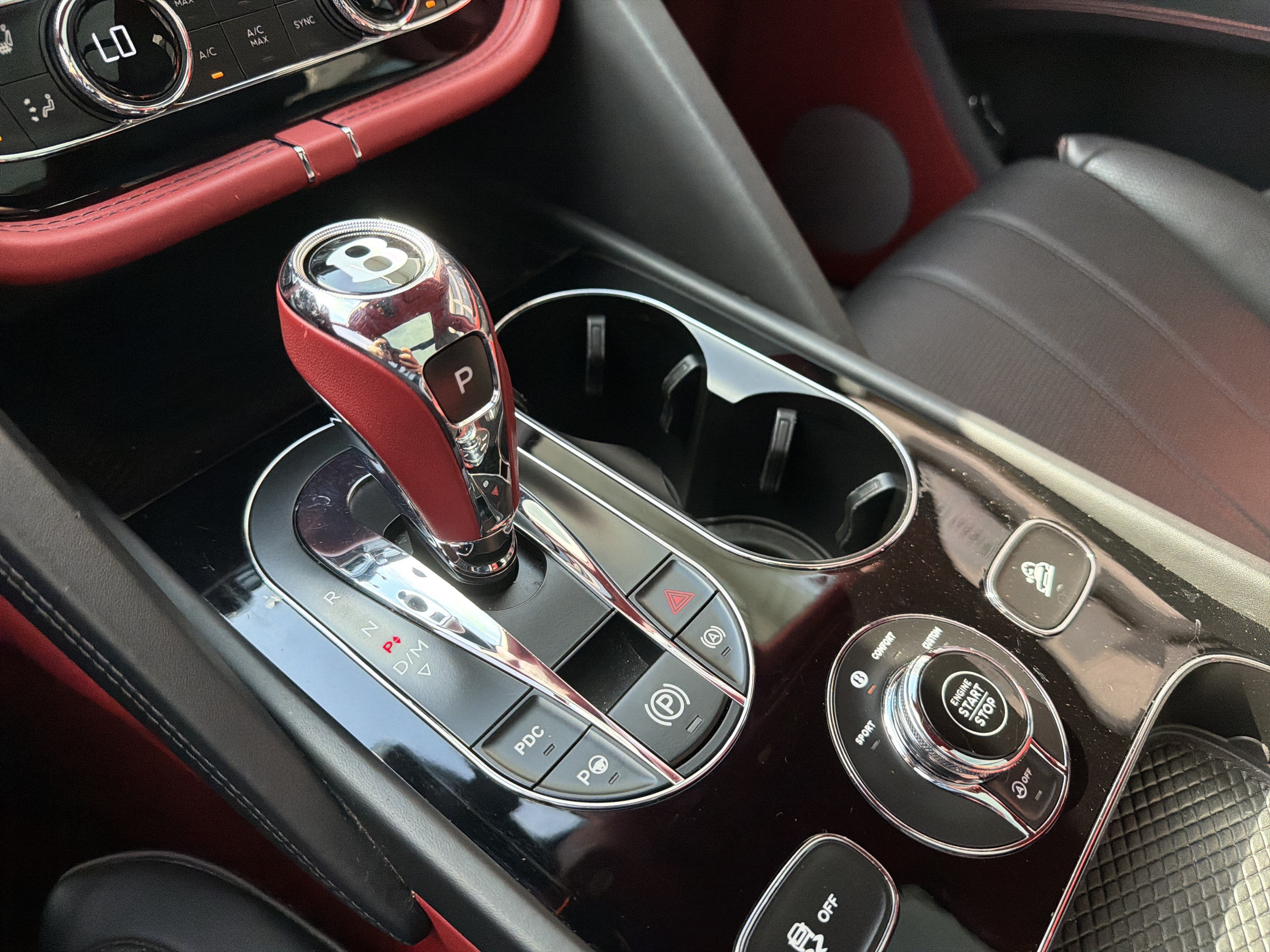 Used 2023 Bentley Bentayga Extended Wheelbase AWD/4WD image 18