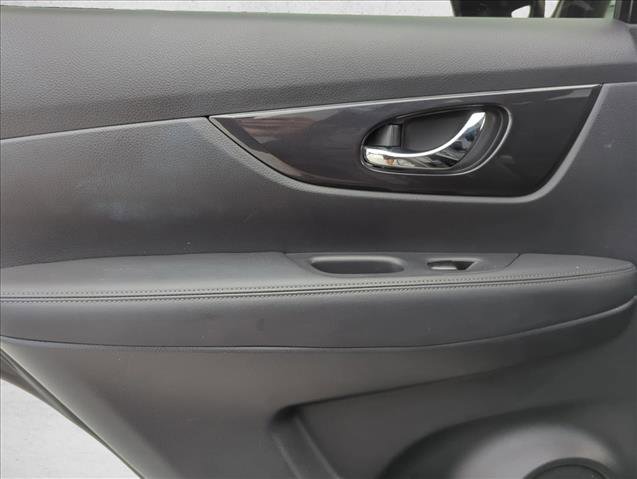 Used 2019 Nissan Rogue SV image 22