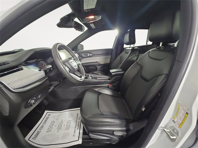 Used 2024 Jeep Compass Latitude image 9