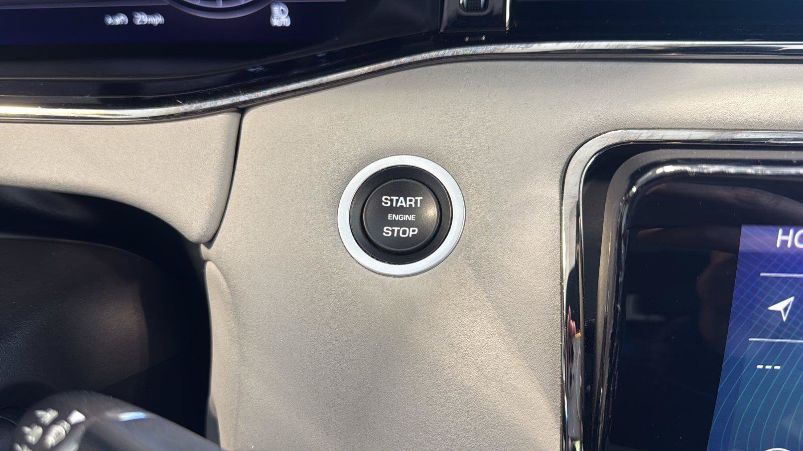 Used 2020 Land Rover Range Rover Evoque First Edition AWD/4WD image 24