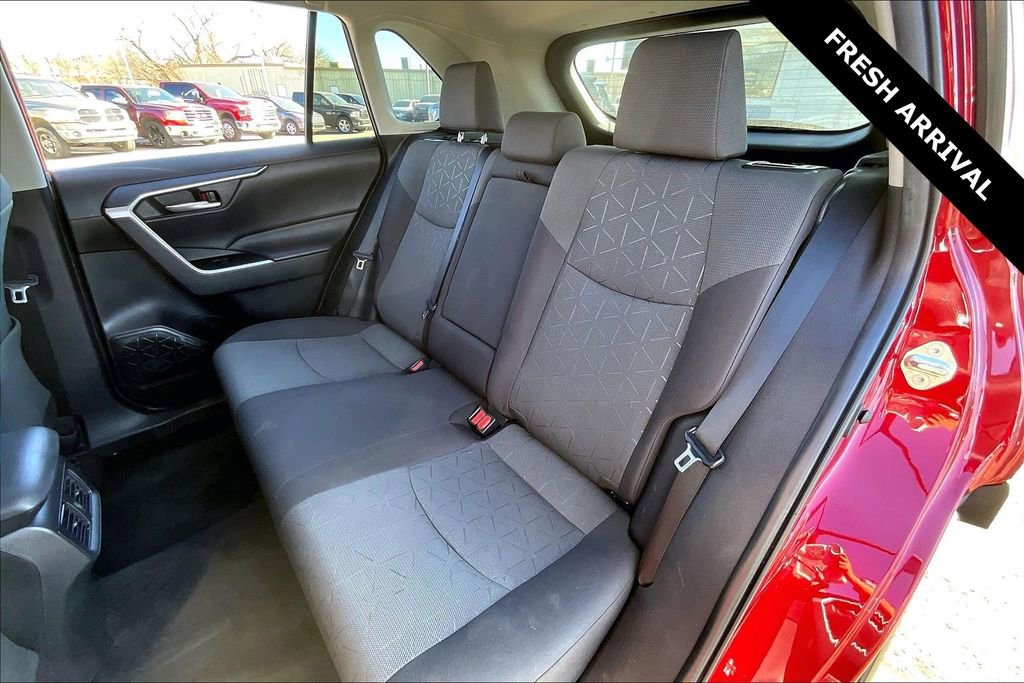 Used 2021 Toyota RAV4 XLE image 21