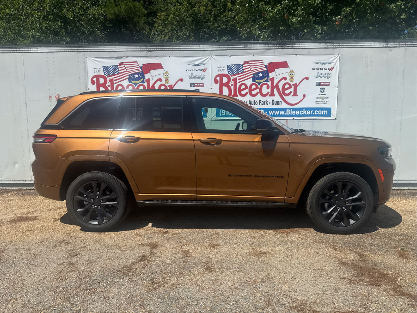 New 2026 Jeep Grand Cherokee Limited AWD/4WD image 2